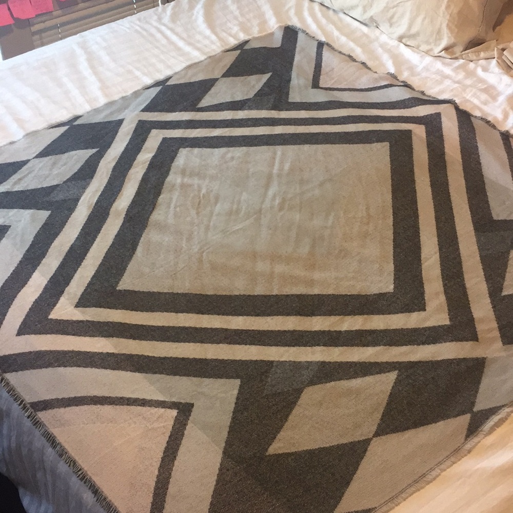 Geo pattern, large blanket scarf (LIKE NEW)